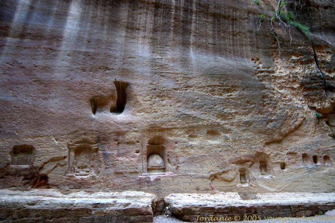 Relief betyl Adraha and niche betyl, Siq, Petra - Jordan
