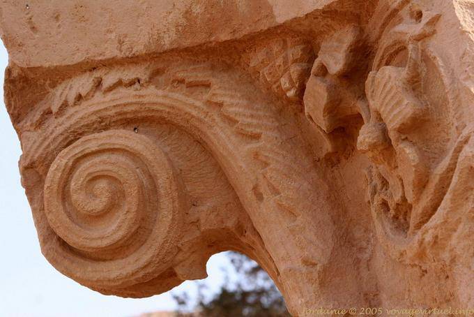 Column capital decoration, Great Temple Petra Lower City - Jordan