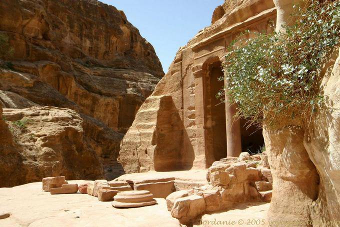The Triclinium garden on the way down the mountain, Petra Zib Attuf - Jordan