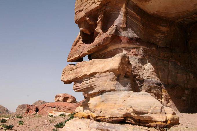 Detrital rock breaking, Petra Zib Attuf - Jordan