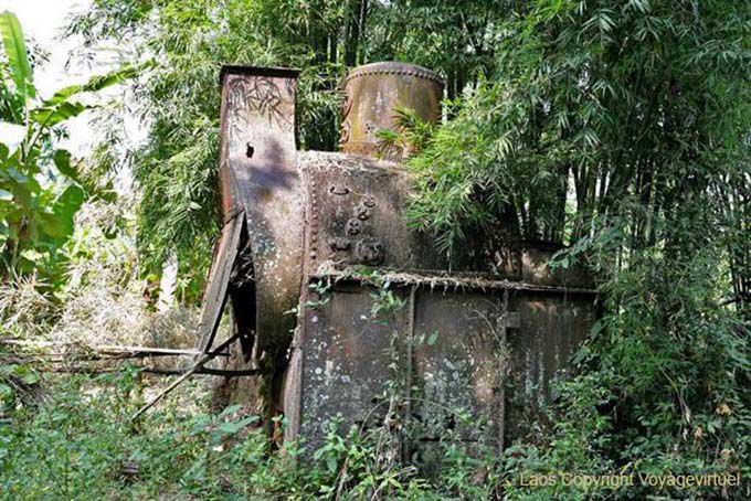 Tender train decrepit, Khone Island, Lao