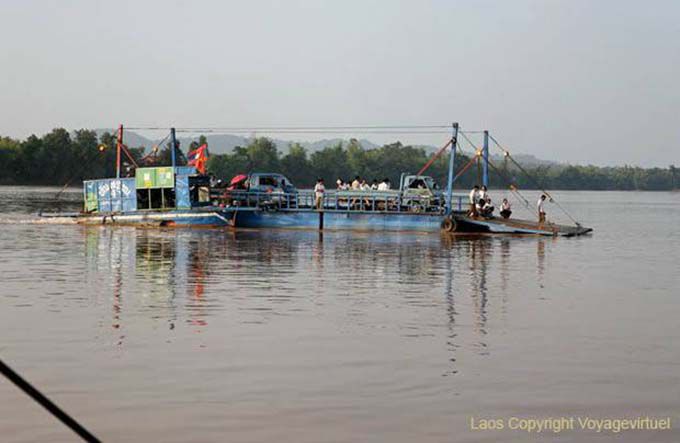 Bac crossing the Mekong, Khong Island, Lao