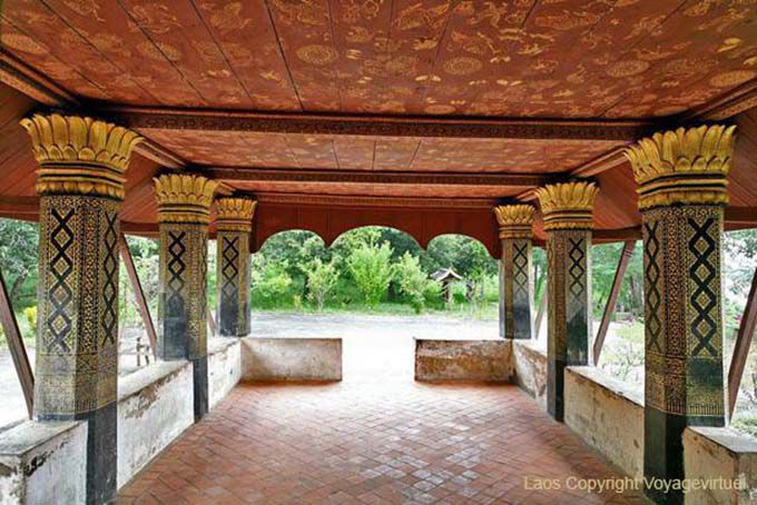 Columns decorated the entrance, Wat Long Khoun, Luang Prabang, Lao