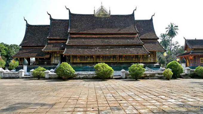 Architecture of the temple with his Dok Fa So, Wat Xieng Thong, Luang Prabang, Lao