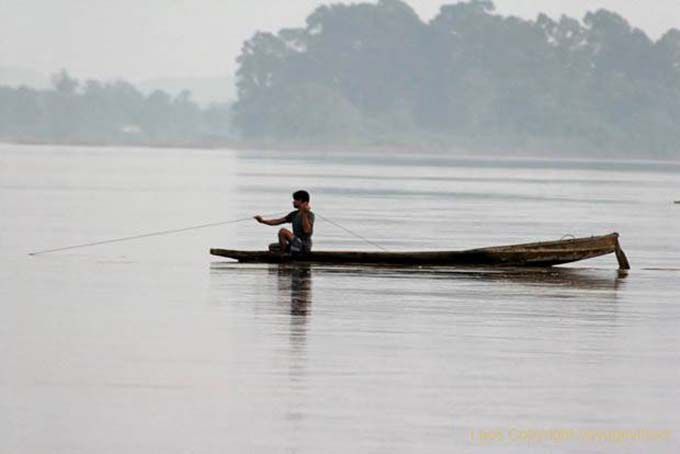 Fishing in the morning, Mekong Laos Sud, Lao
