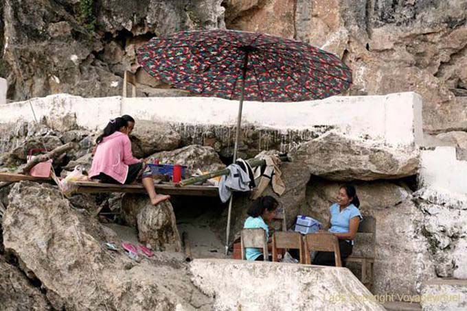 Commerce on the steps, Pak Ou, Lao