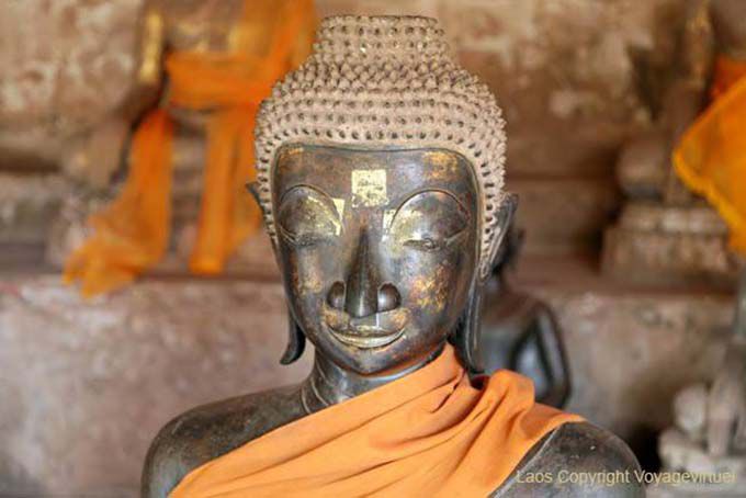 Buddha with eyes closed, Wat Sisaket, Vientiane, Lao