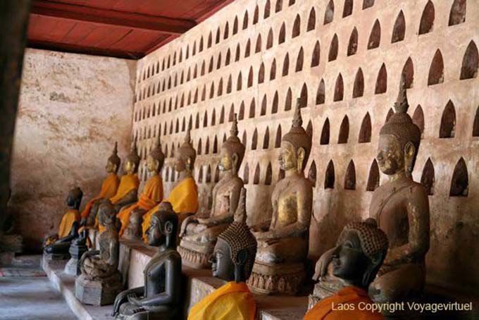 Niches of the cloister and alignments of sitting Buddhas, Wat Si Saket, Vientiane, Lao
