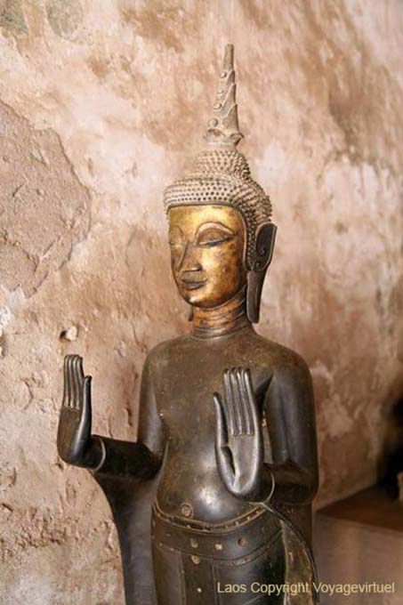 Buddha appeasement, Wat Si Saket, Vientiane, Lao