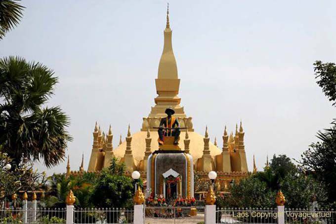 King Saysetthathirath stupa, Wat That Luang, Vientiane, Lao