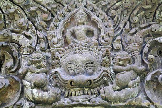 Dentues monsters, Vat Phou, Lao