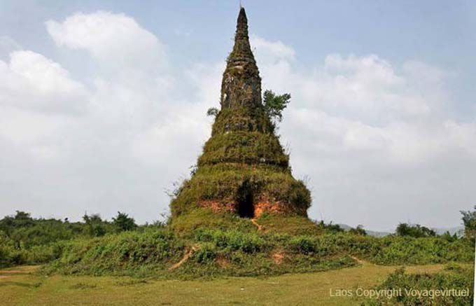 Stupa covered in vegetation, Xieng Khouang Old Capital, Lao