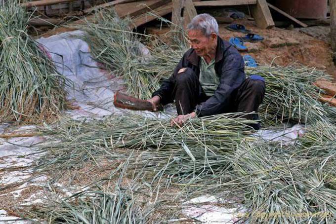 Grain separation Thai Dam, Xieng Khouang, Lao