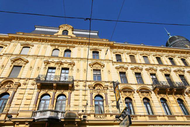 Bismarkstrasse, Landstrasse, yellow facade, Linz - Austria
