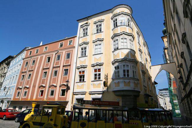 Domgasse, tourist train, Linz - Austria