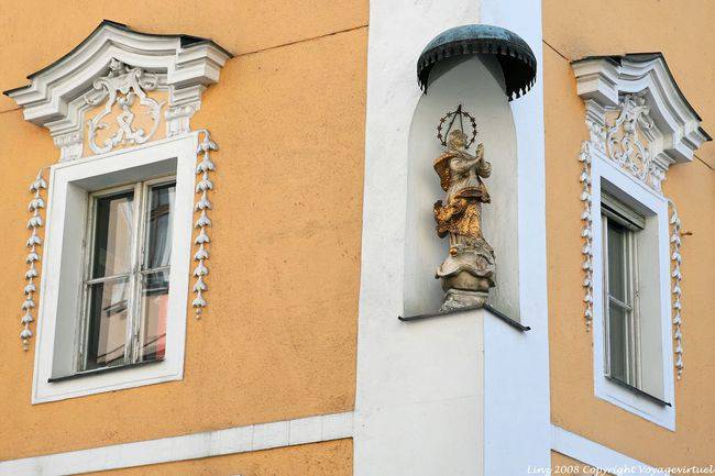 Domgasse, the Saint in an angle, Linz - Austria