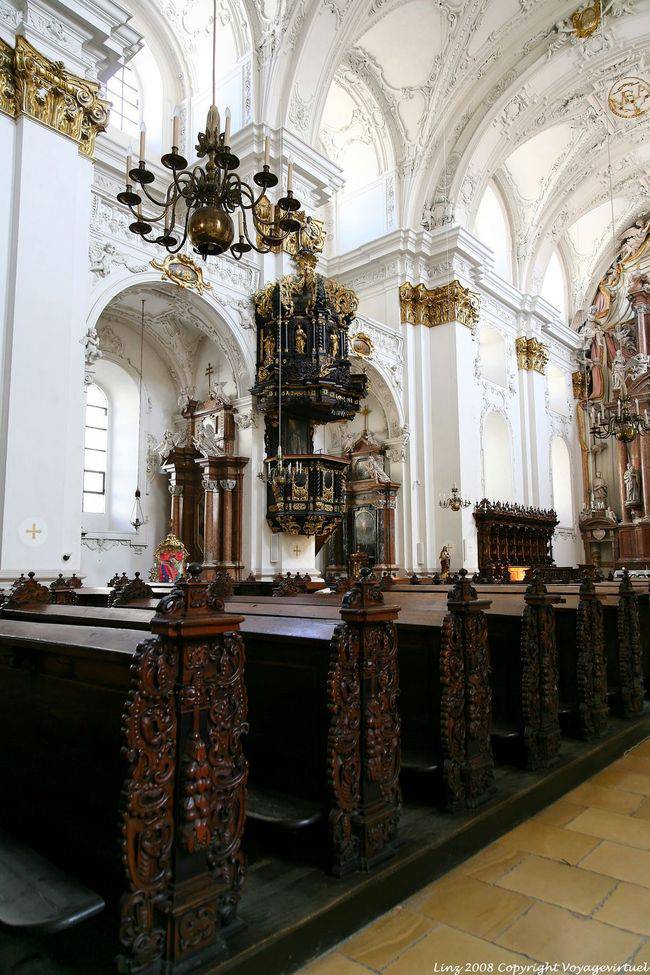 Ignatiuskirche, Alterdom, details of the benches, Linz - Austria