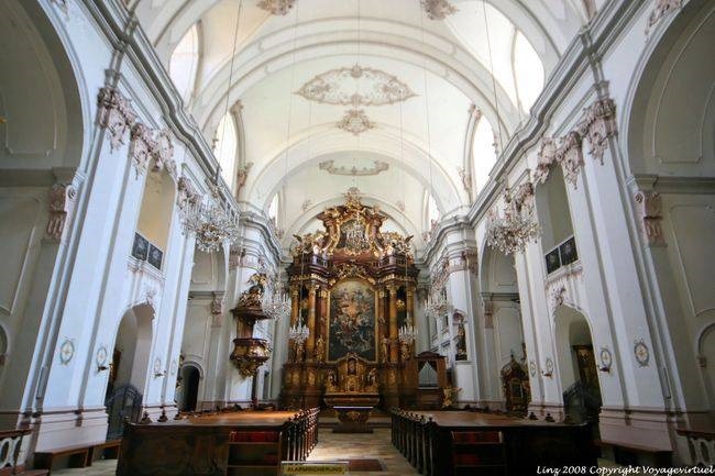 Karmeliter Kirche, the nave and the altar, Linz - Austria
