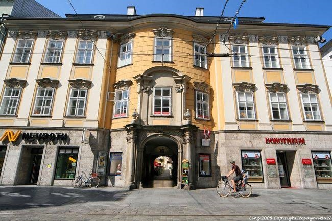 Landstrasse, typical house, Dorotheum and Neuroth, Linz - Austria