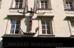 Altstadt, sculpture on the facade of the Galerie Hofkabinett, Hofgasse, Linz, Austria.
