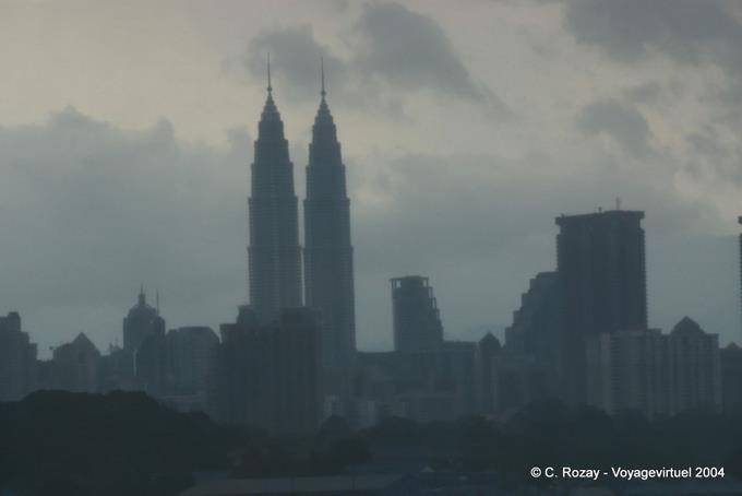 Kuala Lumpur, the Petronas in the mist - Malaysia
