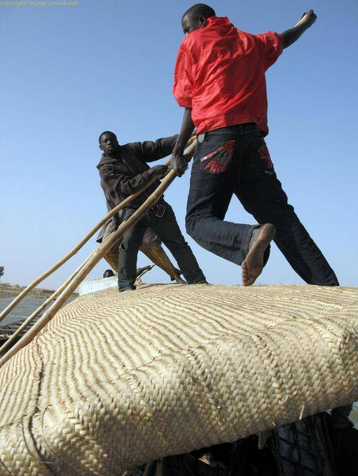 Entre Mopti et Tombouctou Pinasse Effort Mali