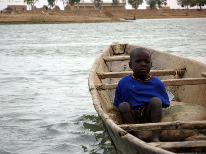 Entre Mopti et Tombouctou Pinasse Gamin Mali