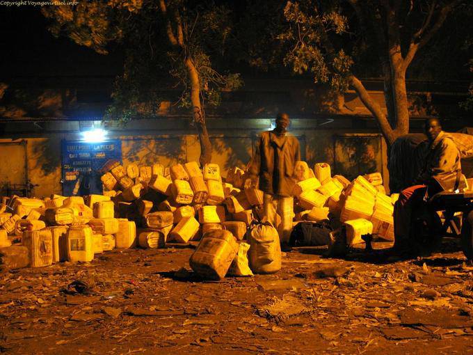 Mopti3 Vendeur Bidons Mali