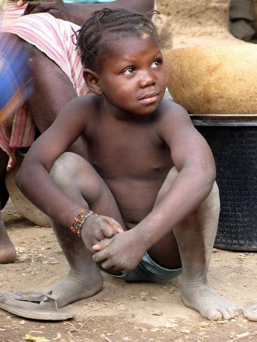 Vers Sokoura Village Griots Enfant Mali