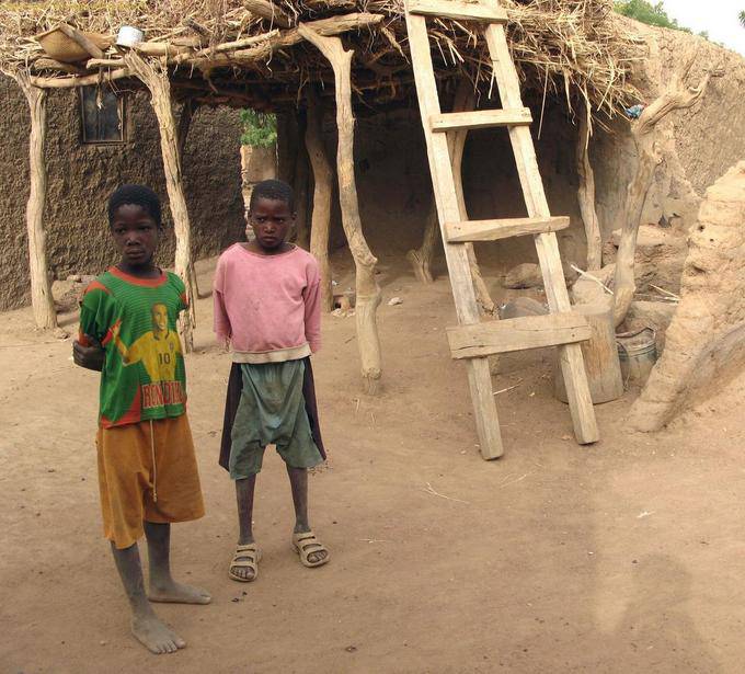 Vers Sokoura Village Potieres Enfants Mali