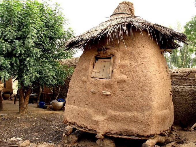 Vers Sokoura Village Potieres Grenier Mali