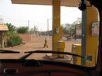 San, une station-service locale, Mali.