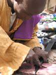 Sarro, artisan Touareg au travail, Mali.