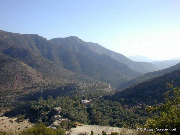 What's Near Paradise Valley, about Imouzzer des Ida Outanane - Morocco