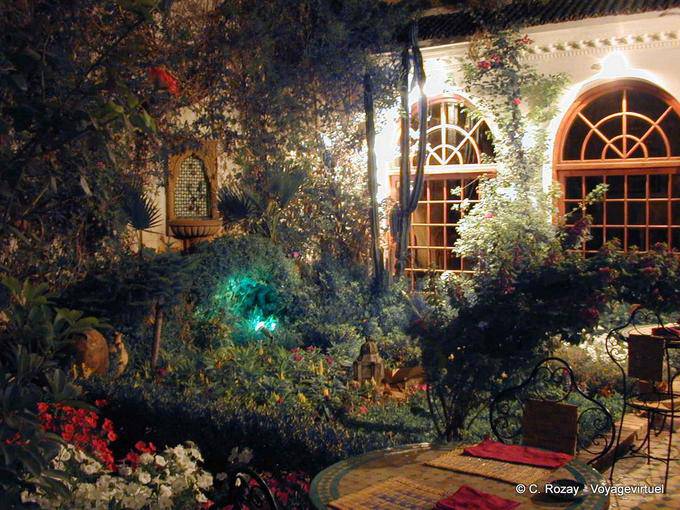 Restaurant Riad, patio, Meknes - Morocco