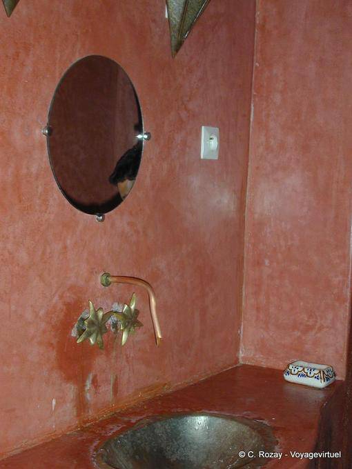Ouzoud, a bathroom tadlak - Morocco