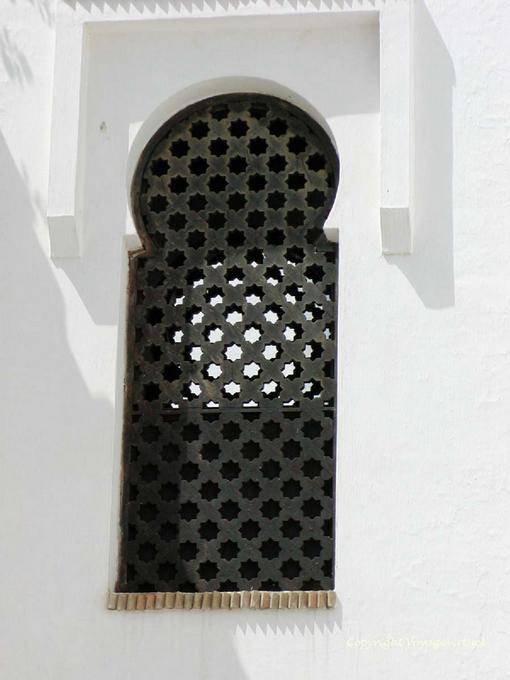Moorish, detail of a passage between two buildings, Medina Asilah - Morocco