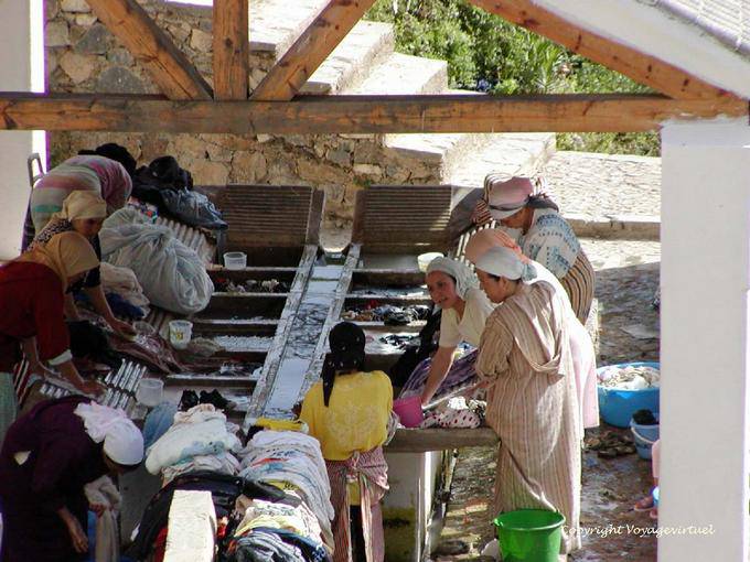 Conversation washerwomen, source Ras El Ma, Chefchaouen - Morocco