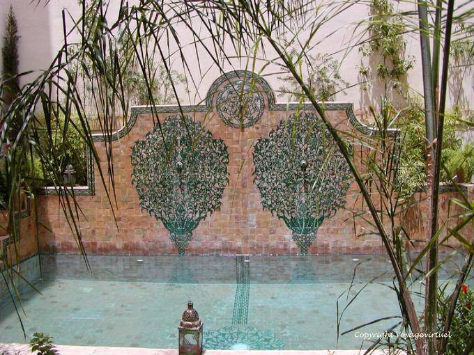 Small basin of Arabian Nights, Riad Fès - Morocco