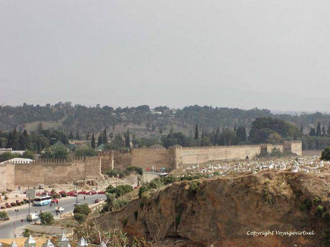 Walls, walls and views graves from the cemetery of Bab Mahrouk, Fes - Morocco