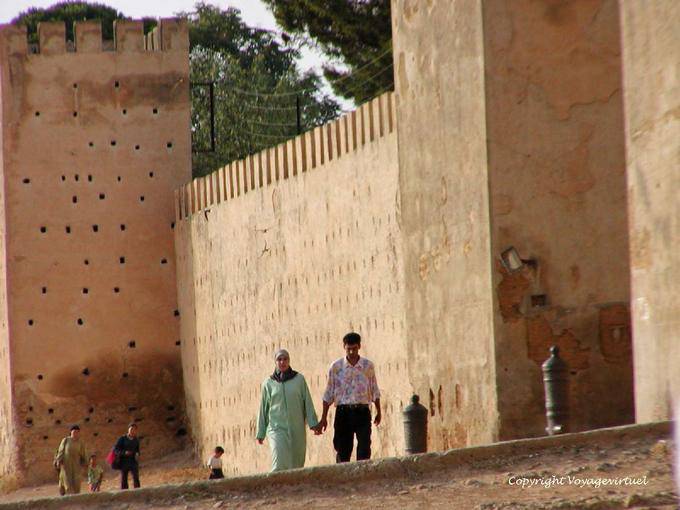 Love along the walls of the Kasbah Cherardas, Fes - Morocco