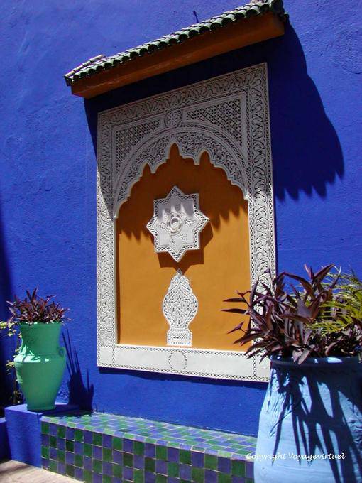 Stucco refined between light and shadow, Berber museum, Jardin Majorelle, Marrakech - Morocco