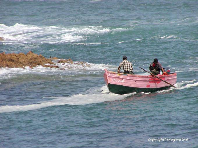 Between wave and rock, it is a dangerous time for fishermen, Oualidia - Morocco