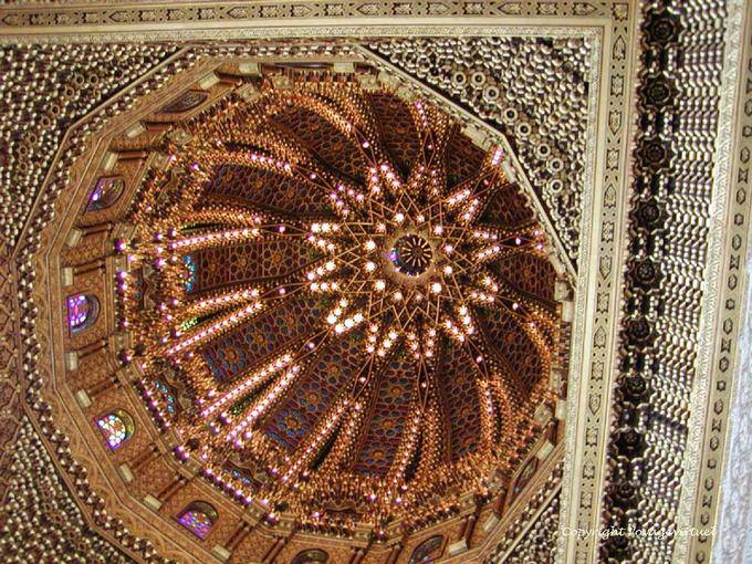 Dome cedar Atlas golden leaf and painted mahogany, Mohamed V Mausoleum, Rabat - Morocco