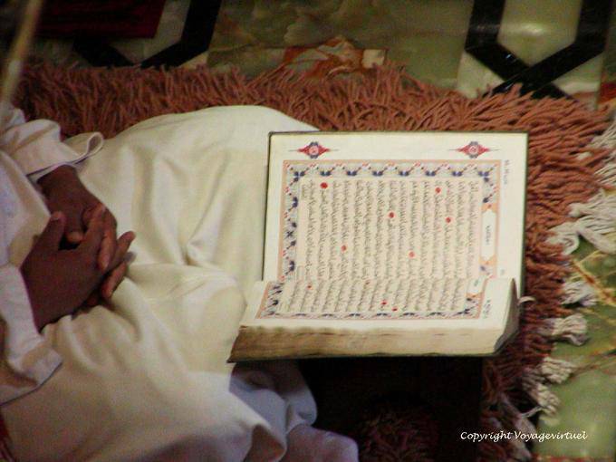 Reading the Koran, Mohammed V mausoleum, Rabat - Morocco