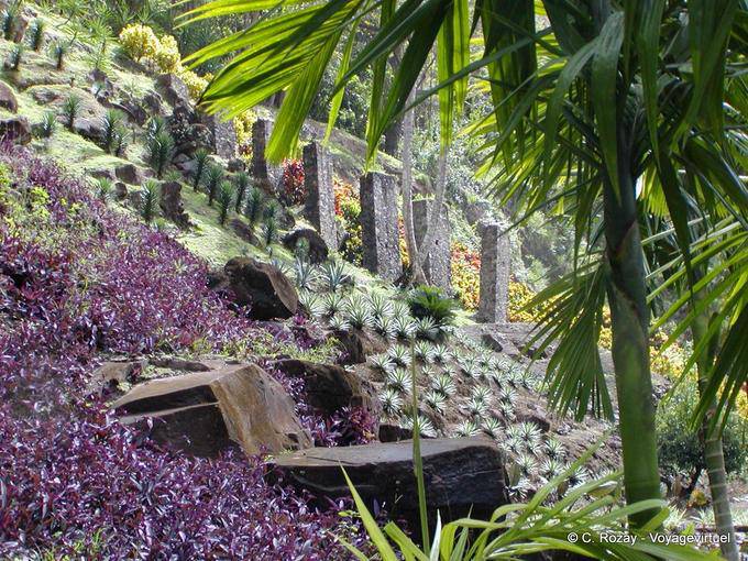 Pillars of the rod slides on the bleak, Habitation Anse Latouche - Martinique