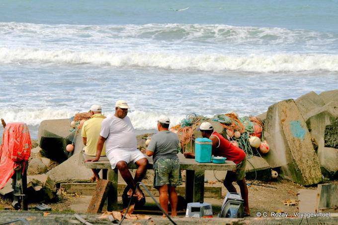 Waiting for fishermen to Atlantic, Grand'Rivière - Martinique
