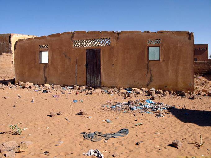 Ruin and rubbish Boutilimit, Mauritania