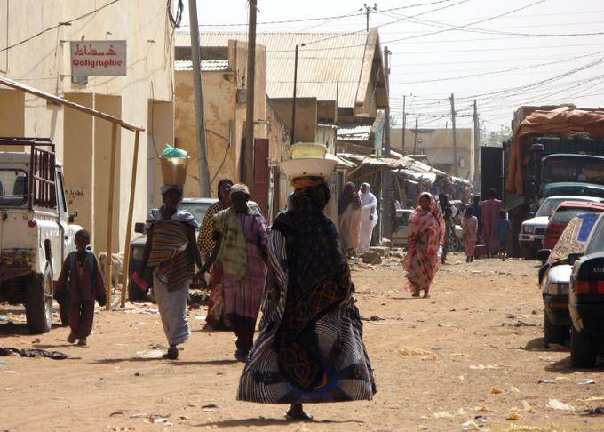 Kaédi, women in the street, Mauritania