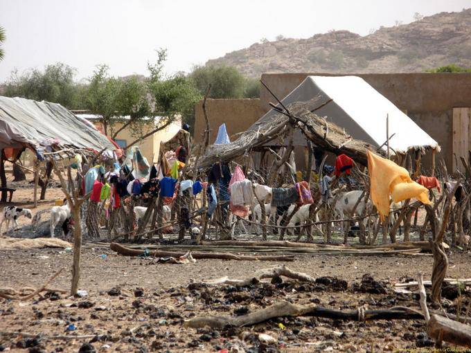 Souffa, trying to dry linen, Mauritania